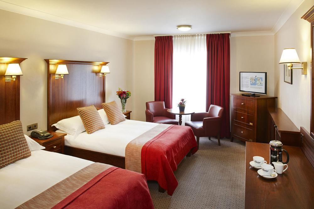เคลย์ตัน โฮเต็ล บอลส์บริดจ์ Hotel ดับลิน ภายนอก รูปภาพ