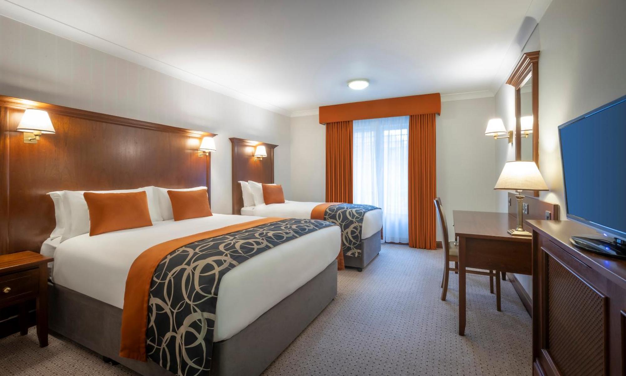 เคลย์ตัน โฮเต็ล บอลส์บริดจ์ Hotel ดับลิน ภายนอก รูปภาพ