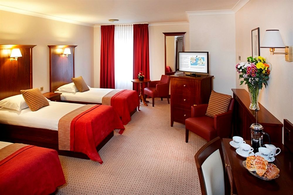 เคลย์ตัน โฮเต็ล บอลส์บริดจ์ Hotel ดับลิน ภายนอก รูปภาพ